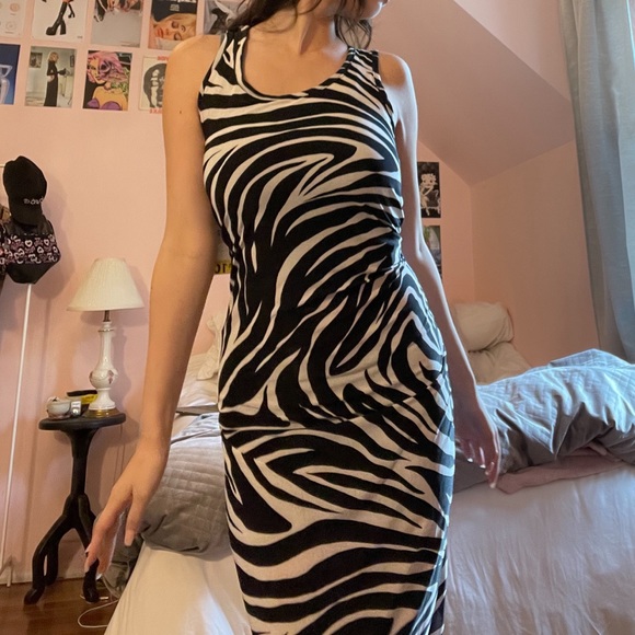 Beautiful maxi dress🖤 - Picture 2 of 2